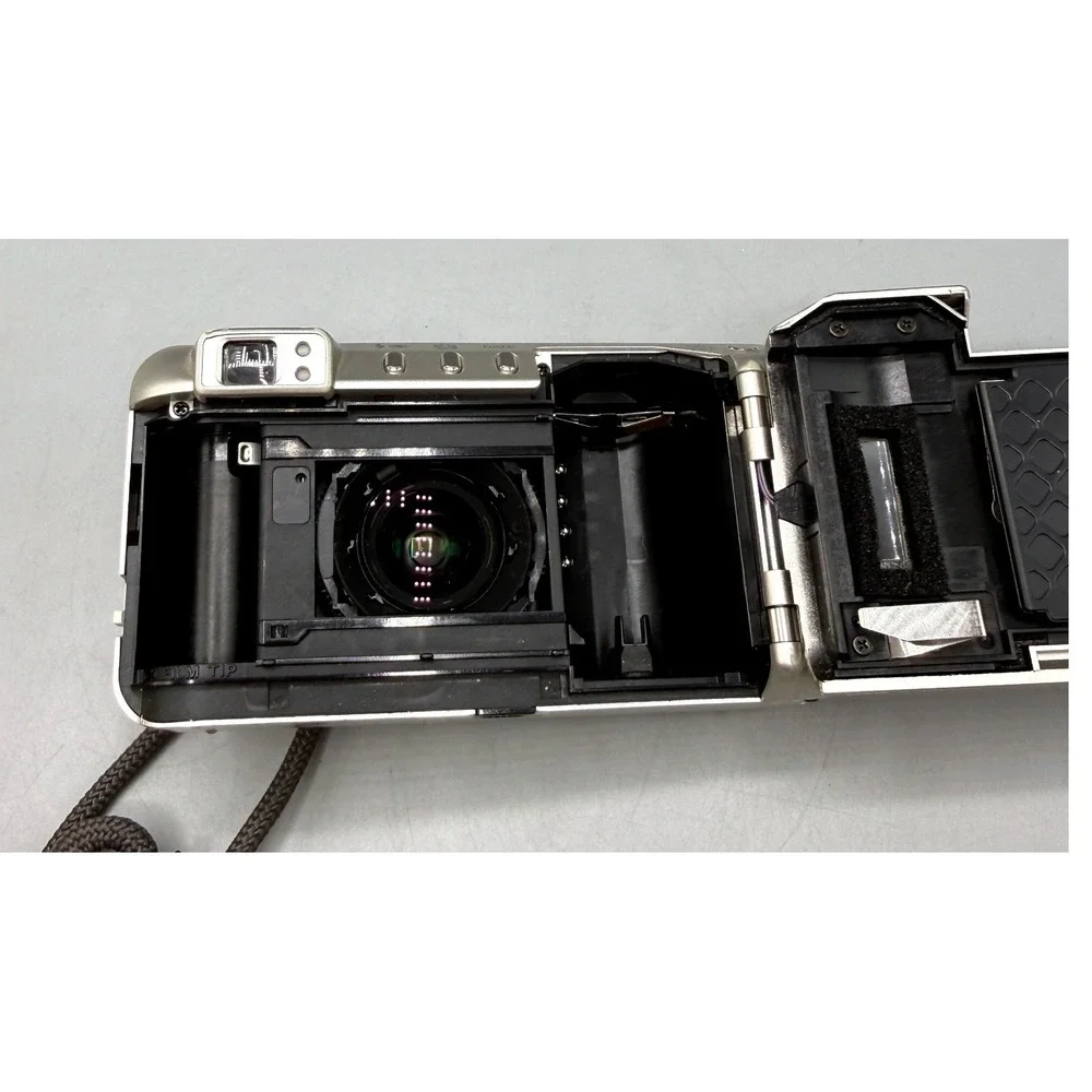 Minolta Freedom Zoom 150 Date 35mm Film Camera Silver 37.5-150mm Multi AF, Works